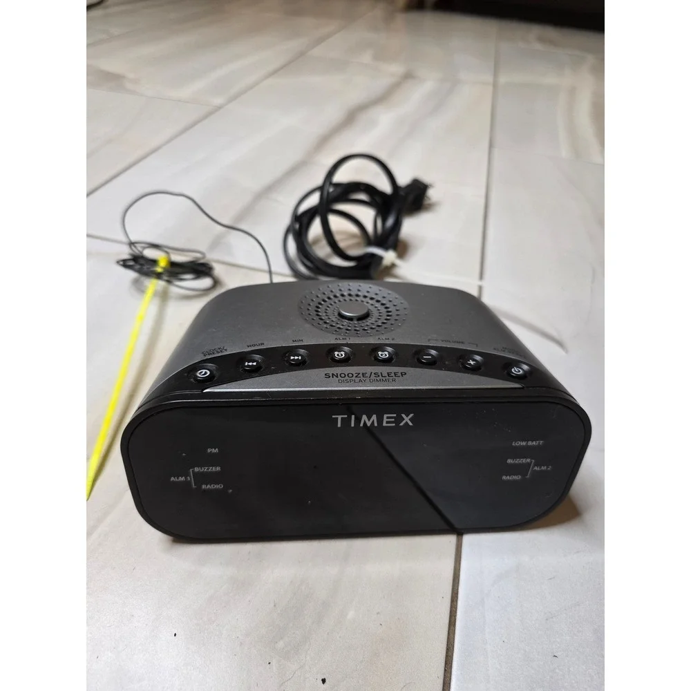 Timex T231Y Dual Alarm Clock Radio AM FM‎ Silver Black Digital Display Snooze F3